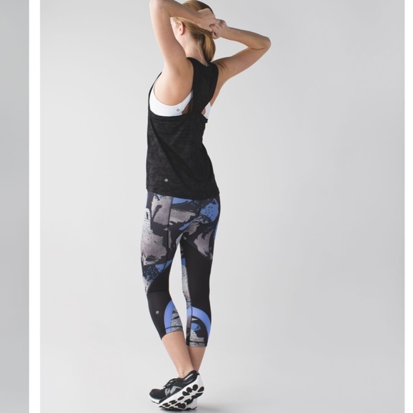 Lululemon Run Inspire Crop II - Picture 2 of 13